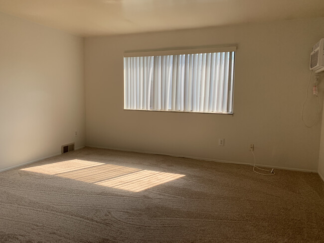 Foto del edificio - 14167 Ziegler St