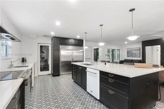 Building Photo - 5840 SW 37th Ave