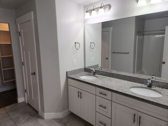 Foto del edificio - 4 Bedroom 2.5 Bathroom Lehi Townhome!