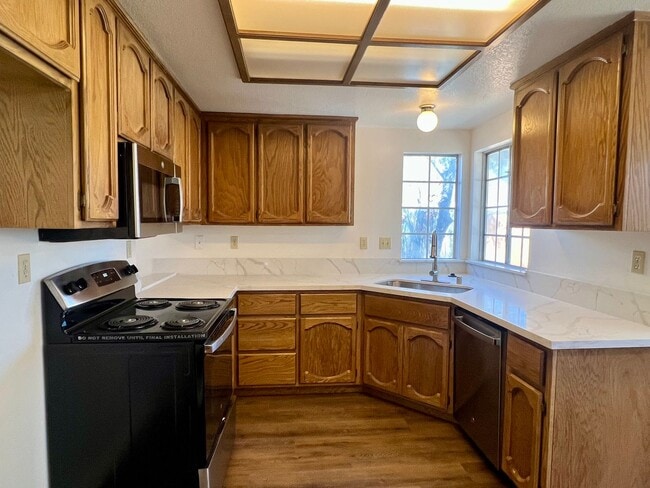 Building Photo - Charming 3 Bedroom 2 Bath Home in Elk Grov...