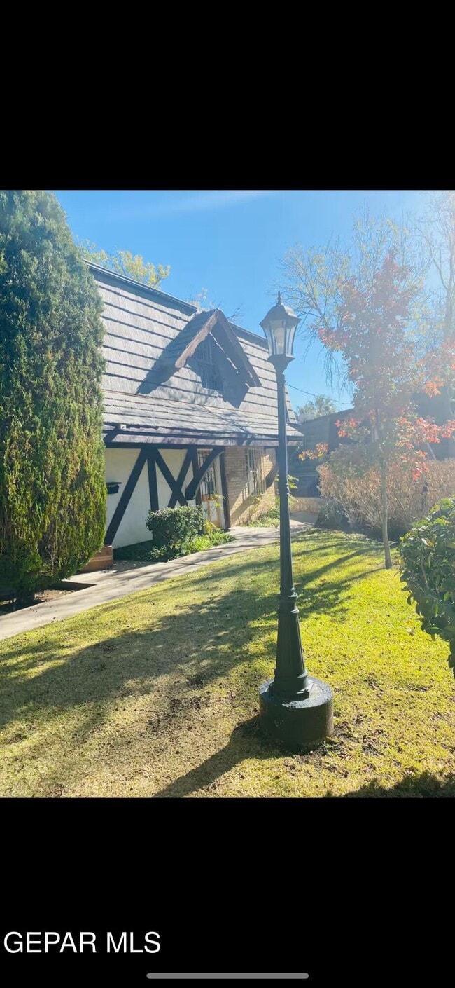 Building Photo - 350 Thunderbird Dr