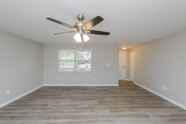 Building Photo - 4107 Canoga Park Dr