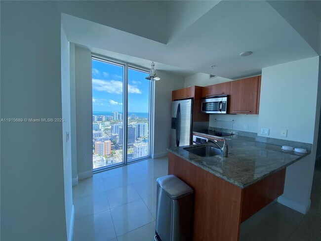 Foto del edificio - 185 SW 7th St