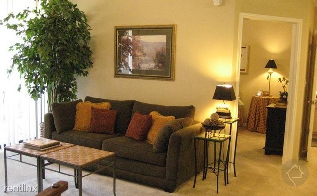 Foto del edificio - 5800 BRODIE Ln