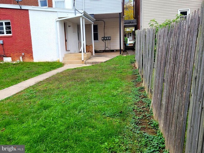 Foto del edificio - 4 E 4th St