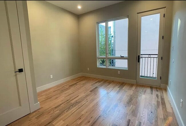 Building Photo - 151 Stanhope St