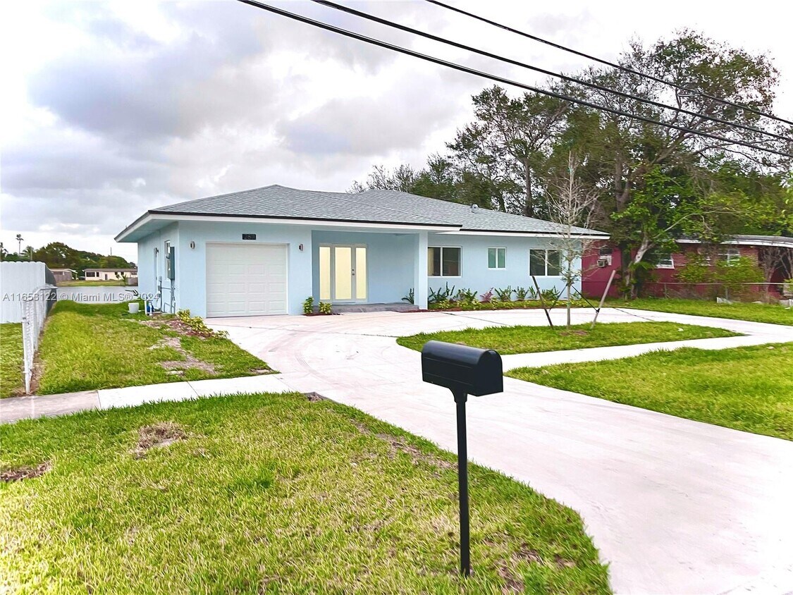 Primary Photo - 2811 NW 175th St