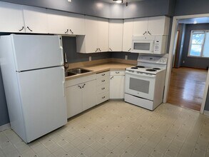 Building Photo - 615-617 10th Ave SW