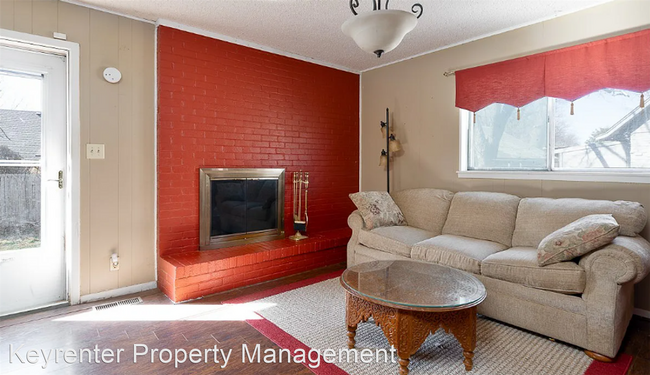 Building Photo - 3 br, 2 bath House - 5612 S Detroit Pl