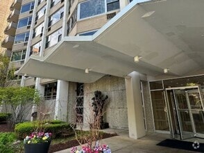 Building Photo - 555 W Cornelia Ave