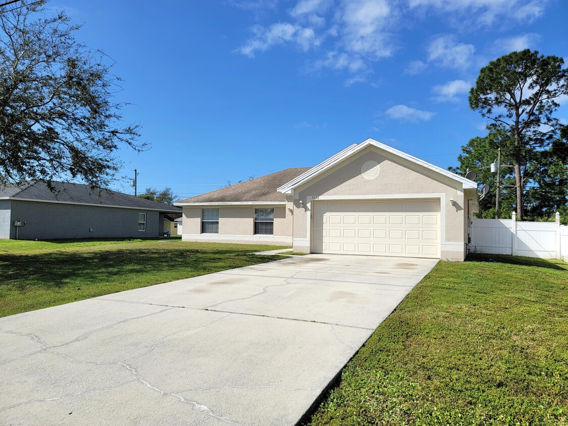 3572 SW Savona Blvd, Port Saint Lucie, FL 34953 - House Rental in Port ...