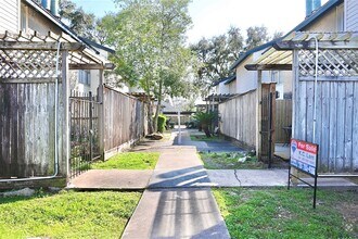 Building Photo - 7918 Prestwood Dr