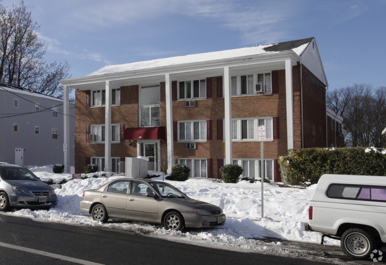 Primary Photo - 570 Cherry St