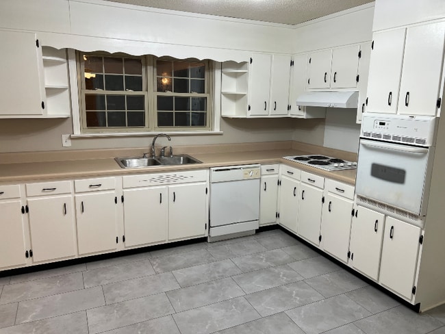 Building Photo - 1334 Ely Rd