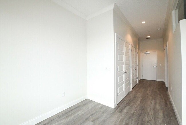 Building Photo - 109 S Boyd St