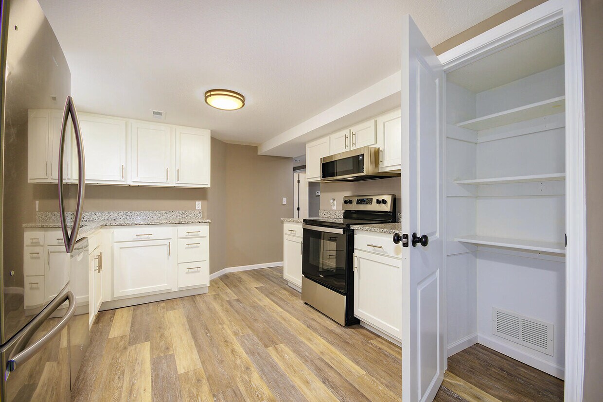 1304 Paris Rd, Columbia, MO 65201 Townhome Rentals in Columbia MO