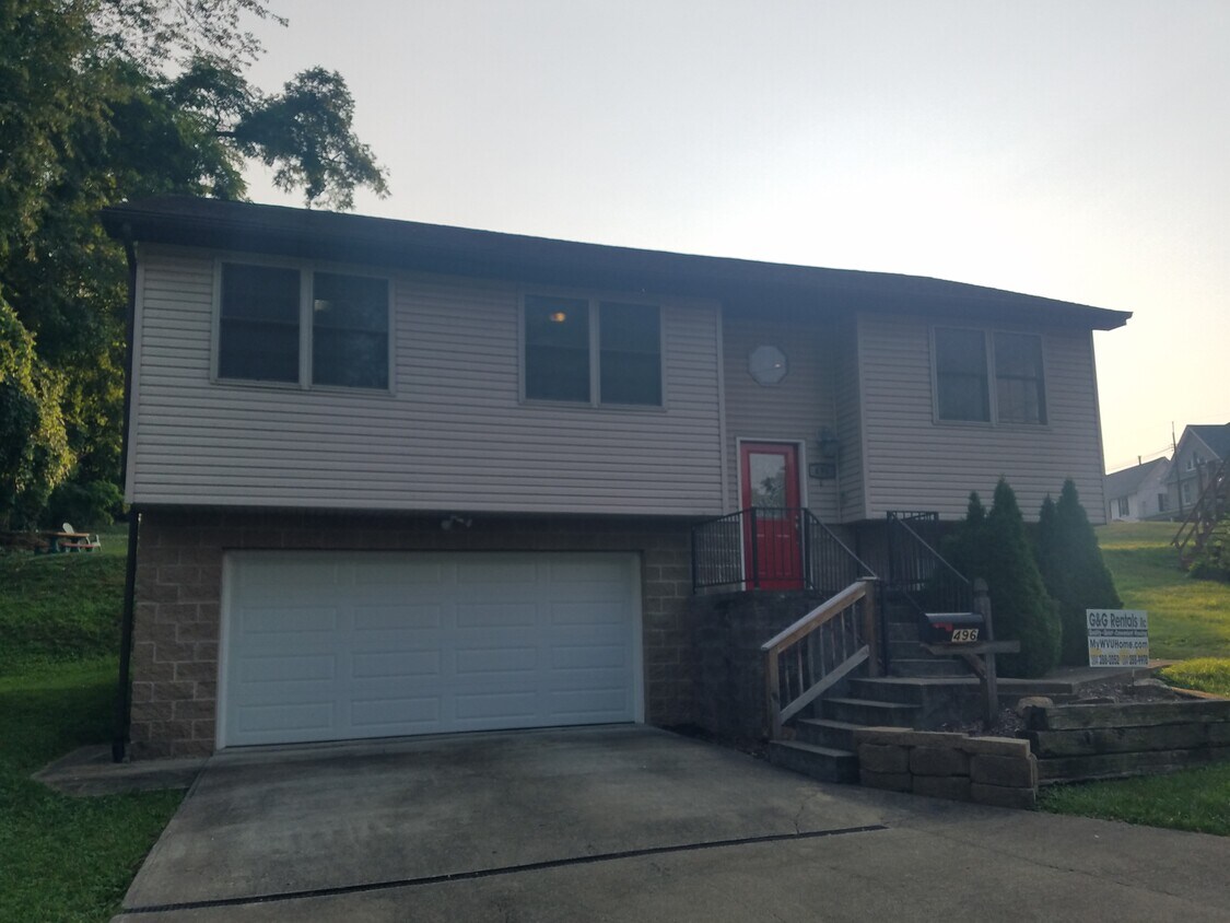 Primary Photo - 496 Overdale St