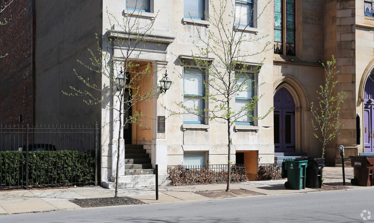 Building Photo - 124 W 9th St