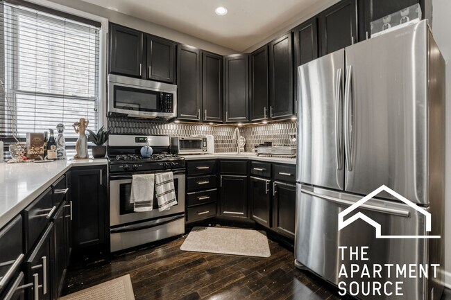 Foto del edificio - 2107 N Western Ave