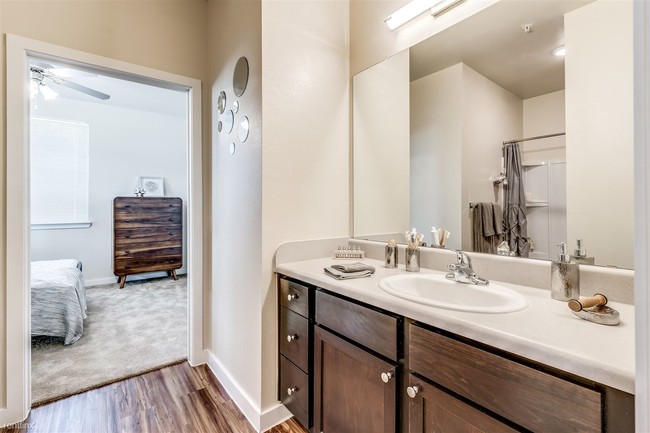 Building Photo - 2 br, 2 bath Condo - 1406 Columbus St 2