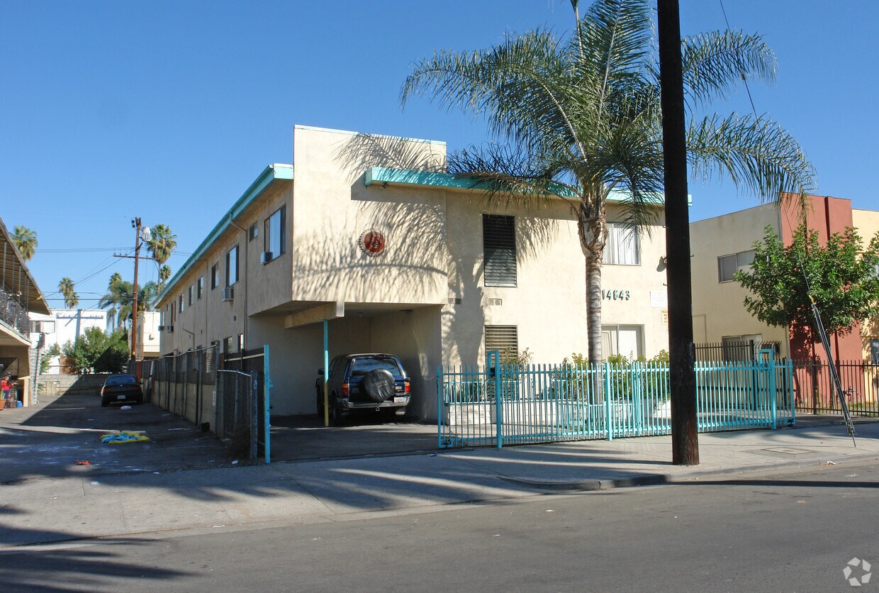Building Photo - 14643 Calvert St