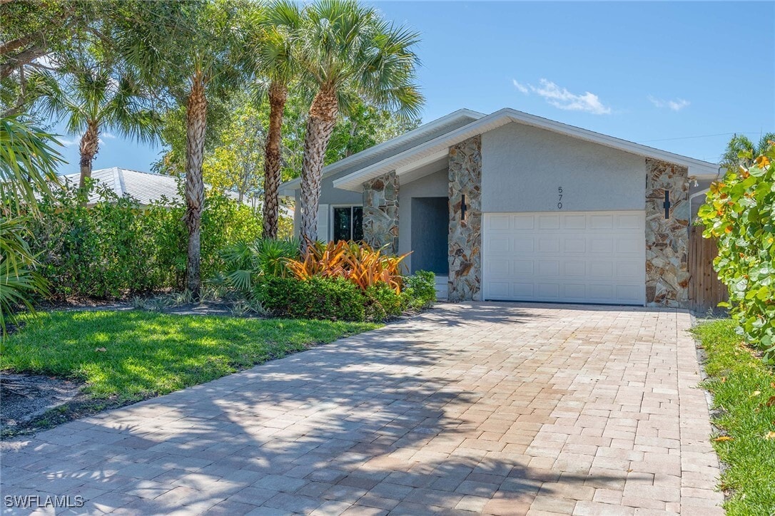 Foto principal - 570 100th Ave N
