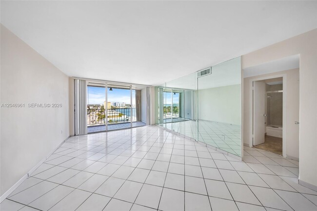Foto del edificio - 1865 79th Street Causeway