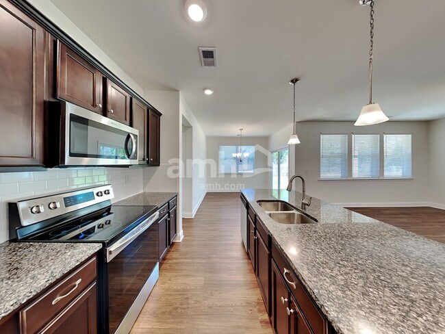 Foto del edificio - 5130 Franks Creek Way