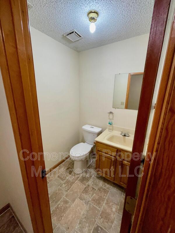 Building Photo - 909 Fir St
