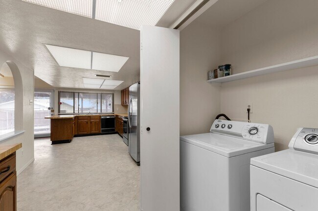 Foto del edificio - For Rent Newly Remodeled 3 Bed / 2 Bath Home