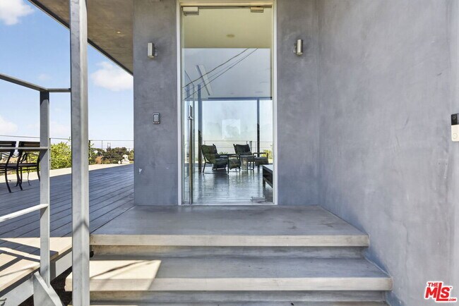 Foto del edificio - 9012 Crescent Dr
