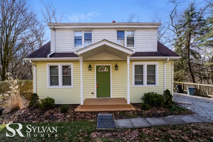 Primary Photo - 3BR 1.5BA cottage-style home features a be...