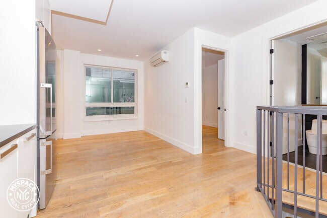 Foto del edificio - 246 Johnson Ave