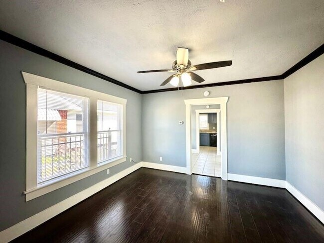 Foto del edificio - 118 N Drennan St