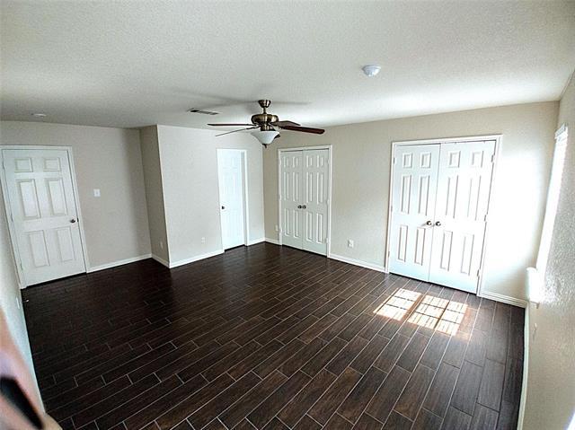Building Photo - 5213 Mirror Lake Dr