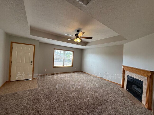 Building Photo - 2010 N Bradbury Ln