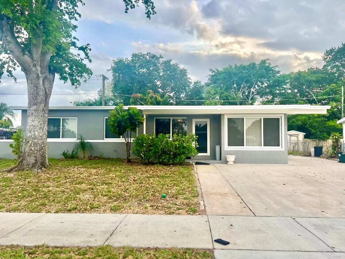 Foto principal - 3930 SW 32nd Blvd
