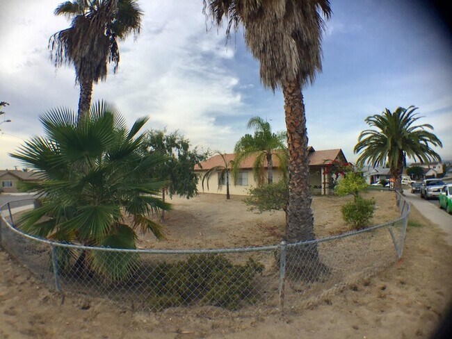 Foto del edificio - 5833 Old Memory Ln
