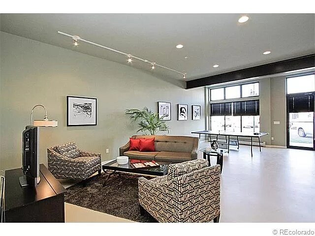 Foto del edificio - 11878 Bradburn Blvd