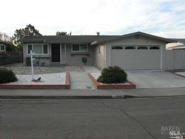 Foto principal - 207 Clark Dr