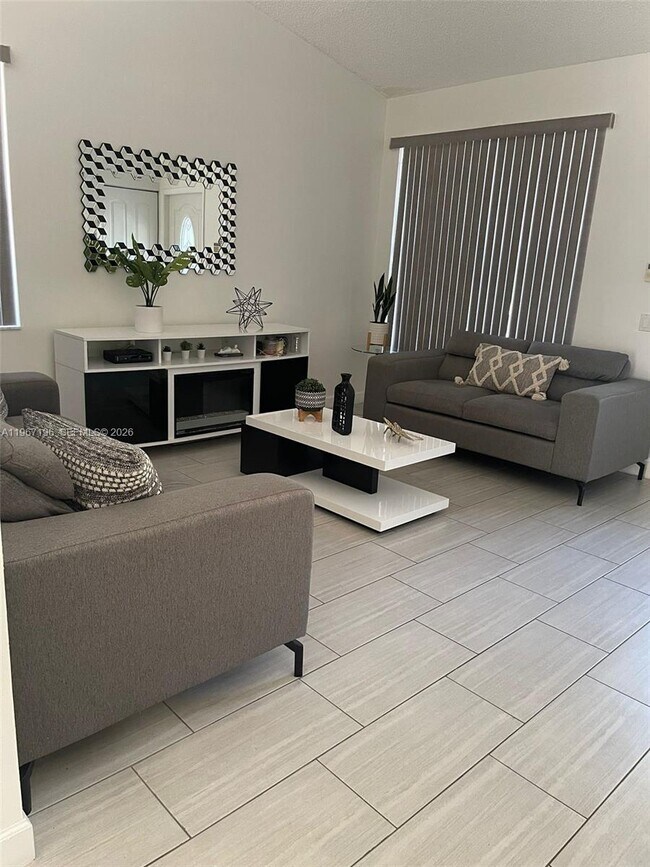 Foto del edificio - 755 Sand Creek Cir