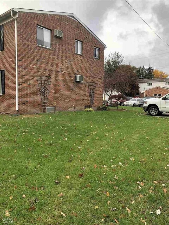 Building Photo - 8679 Goodale Ave