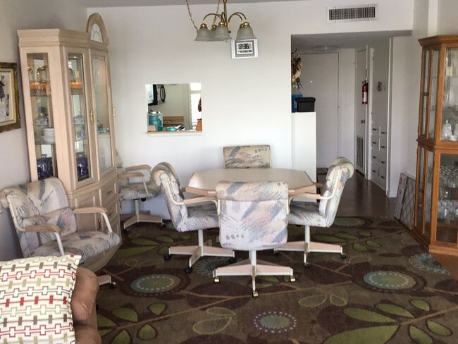 Dining room - 700 Mirror Ter NW