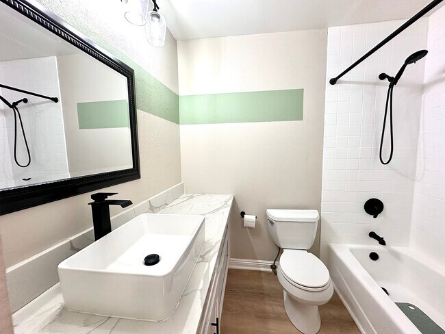 Building Photo - 1015 Aoloa Pl