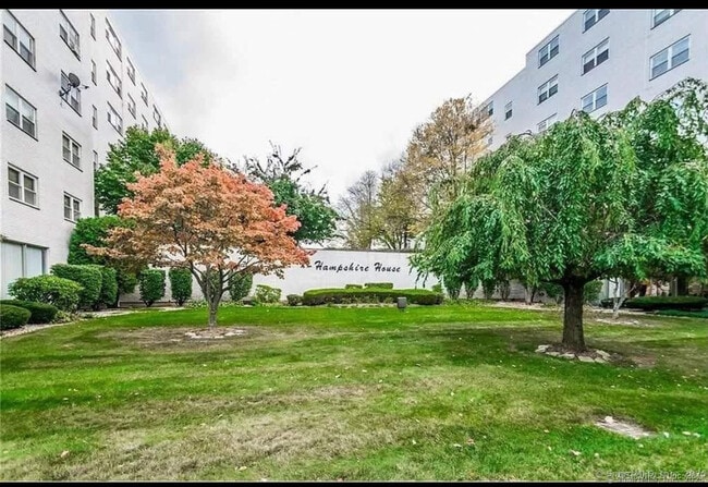 Building Photo - 887 Farmington Ave