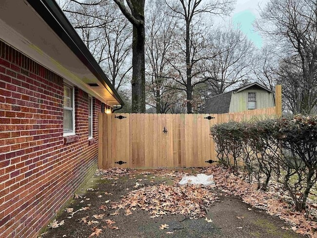 Photo - 1653 Colonial Rd House