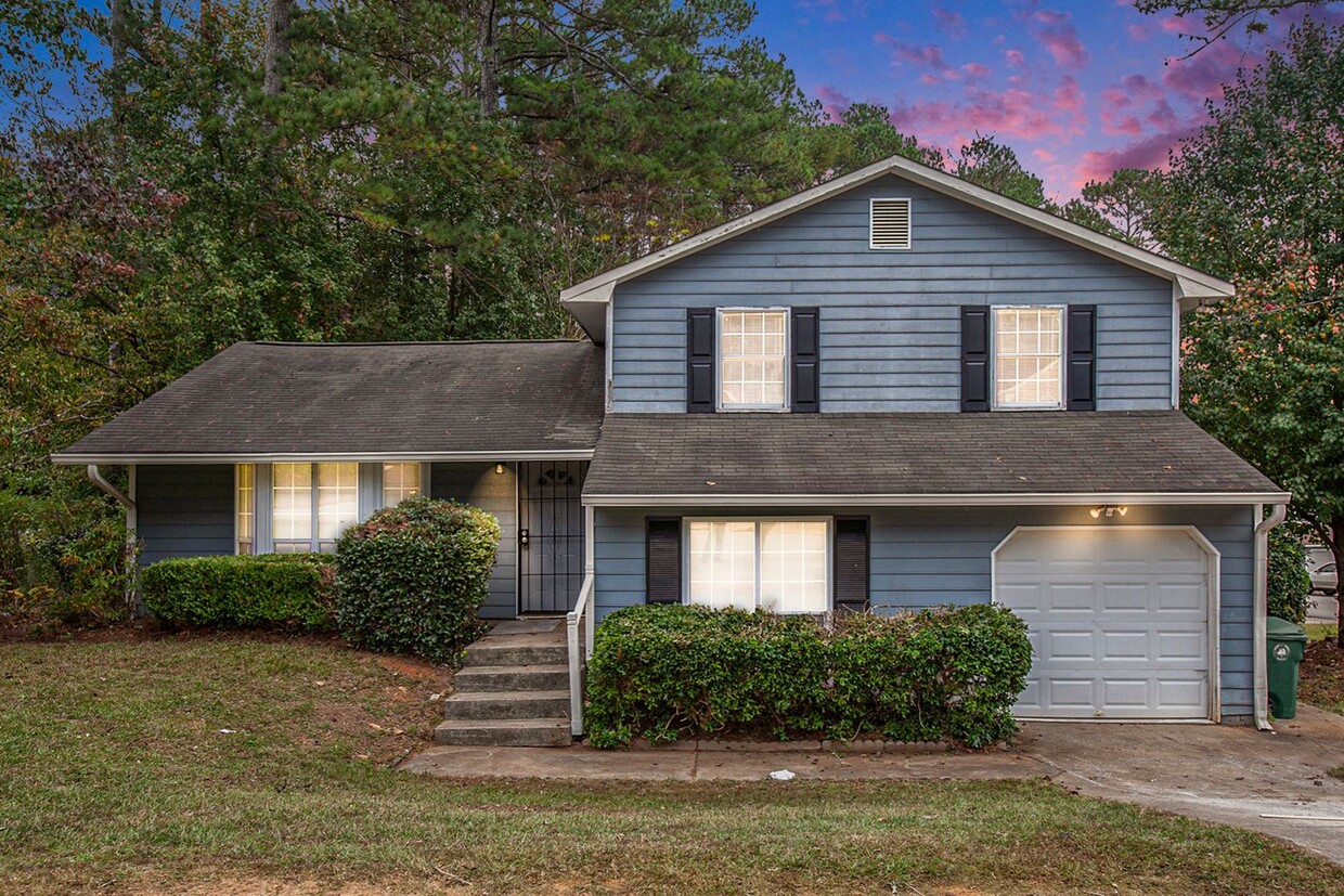 Foto principal - 4 bdrm, 2.5 bath in Lithonia