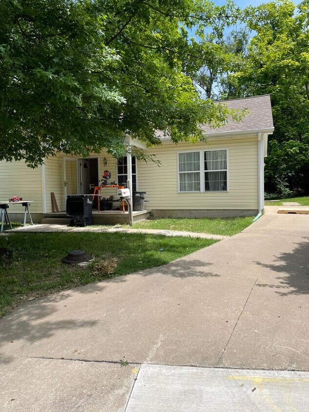 Primary Photo - Cute 3 bed 2 bath House