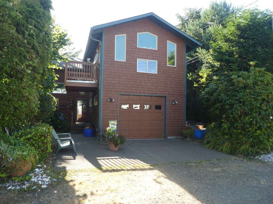 277 N Dolphin St, Rockaway Beach, OR 97136 House Rental in Rockaway