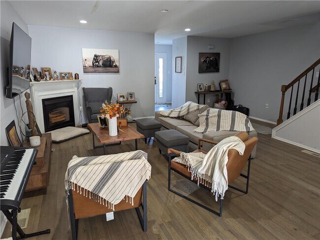 Foto del edificio - 1736 Brookstone Dr